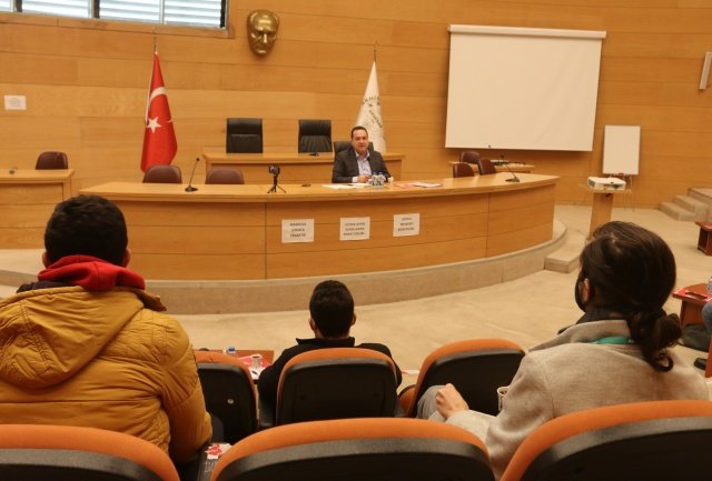 2020 yılında, belediyecilik hizmetleri açısından Akhisar Belediyesi’nin başarılı bir sınav verdiğini ifade eden Başkan Dutlulu, Akhisar halkının duyduğu memnuniyetin her zaman kendilerine motivasyon kaynağı olduğunu ve çalışma gücü verdiğini söyledi.
