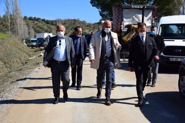 Gördes ile Salihli arasında bağlantıyı sağlayan 52 kilometrelik yolun, 10 kilometresinde Manisa Büyükşehir Belediyesi, geçtiğimiz yıllarda sıcak asfalt çalışması gerçekleştirmişti. Mevcut güzergâhın kalan kısmında da Manisa Büyükşehir Belediyesi beton yol uygulamasına başladı. Manisa Büyükşehir Belediyesi Genel Sekreter Yardımcısı Ali Öztozlu; Yol Yapım, Bakım ve Onarım Dairesi Başkanı Kurtuluş Kuruçay, Fen İşleri Daire Başkanı Uğur Topkaya, Gördes Muhtarlık İşleri Şube Müdürü Mustafa Gün, MHP İlçe Başkanı Abdurrazik Yonat ve yaklaşık 25 mahalle muhtarı ile birlikte çalışmayı yerinde inceledi.