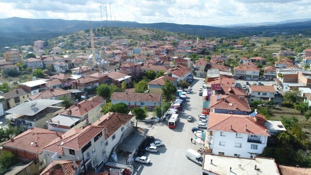 Kırsal mahallelerin merkez mahallelerden farkı kalmıyor
MASKİ Genel Müdürü Burak Aslay, “Manisa’nın ilk ve tek Genel Müdürlüğü olan idaremiz bünyesinde bugüne kadar 200 mahallede 4 bin kilometre altyapı çalışması yaptık. Büyükşehir Belediye Başkanımız Sayın Cengiz Ergün, vatandaşlarımızın sağlıklı altyapılar kullanmasına büyük önem veriyor ve bu doğrultuda yatırım programı oluşturuyor. Bizler de Sayın Başkanımızın liderliğinde kırsal mahallelerimizin merkez mahallelerden farkı kalmaması için yoğun mesaimize devam ediyoruz. Bu kapsamda, Gördes, Gölmarmara ve Salihli ilçemizdeki 5 mahallede 43 milyon TL yatırıma hayat veriyoruz. Hayırlı, uğurlu olsun” dedi.