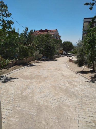 Çalışmaların önemine değinen Fen İşleri Dairesi Başkanı Uğur Topkaya, mevcut güzergâhların üst yapılarında, yapılan yenileme çalışmasıyla vatandaşların yazın tozdan, kışın da çamurdan kurtarılacağını ifade etti.