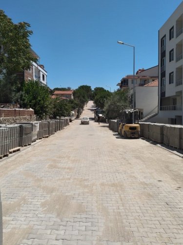 İl genelinde ihtiyaç dâhilinde hizmetlerini bir bir hayata geçiren Manisa Büyükşehir Belediyesi, Gördes ilçe merkezinde kurum kazılarının ardından bozulan yollarda yenileme çalışmasına başladı.