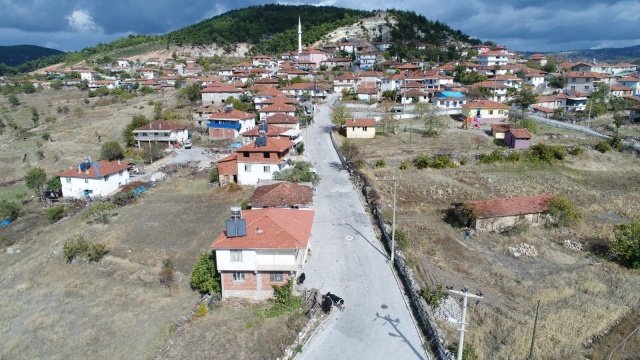 İçme suyu depoları da yenilendi
İçme suyu depolarının bakım onarımına büyük önem veren MASKİ Genel Müdürlüğü, Gördes ilçesinde 71 adet içme suyu deposu ile 34 adet terfi binasını yeniledi. Yapılan yatırım ile hanelere daha sağlıklı sistemler üzerinden içme suyu ulaşması sağlandı. Gördes genelinde ayrıca yeterli içme suyu temini için 41 adet sondaj kuyusu açıldı.