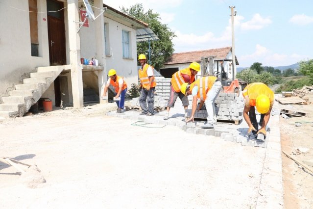 Manisa Su ve Kanalizasyon İdaresi (MASKİ) Genel Müdürlüğü, il genelinde yürüttüğü yatırımlar ile ilçelerin kaderini değiştirmeye devam ediyor. Bu kapsamda, Gördes’te de hayata geçirilen yatırımlar ile yılların altyapı sorunlarına son verildi ve inşa edilen atıksu arıtma tesisi ile daha temiz bir çevreye imza atıldı. İlçede içme suyu depolarının bakım onarımından yeni su kaynaklarına, dere temizlik ve ıslah çalışmalarına kadar birçok yatırım yapıldı. Yapılan 49 milyon TL’lik hizmetler ile Gördes’in çehresi değişti.
