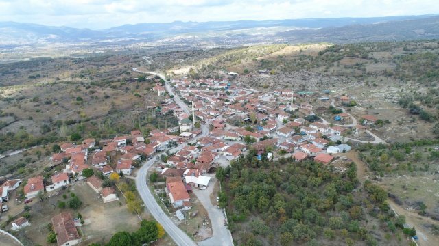 Gördes’in Çehresi 49 Milyonluk Yatırımla Değişti 
MASKİ Genel Müdürlüğü, Gördes’te 49 milyon TL yatırım yaptı. İlçede daha sağlıklı bir yapı oluşturmak için atıksu arıtma tesisinden altyapıya, içme suyu depolarının bakım onarımından sondaj kuyularına, üstyapıdan dere temizlik çalışmalarına birçok önemli hizmete hayat verildi. Büyükşehir Belediye Başkanı Cengiz Ergün de, yeni projeleri ile Gördeslilerin yüzünü güldürmeye devam edeceklerini söyledi.