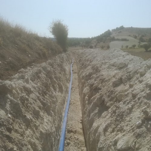 Manisa Su ve Kanalizasyon İdaresi (MASKİ) Genel Müdürlüğü, mahallelerin içme suyu ihtiyacını gidermek için çalışmalarını sürdürüyor. Bu kapsamda İçme Suyu Dairesi Başkanlığı tarafından Demirci ilçesine bağlı Gümele Mahallesi’nde yaklaşık 2 kilometrelik içme suyu terfi hattı döşeme çalışması gerçekleştirildi. Hattın depo bağlantılarının yapılmasının ardından mahalle halkına kesintisiz ve sağlıklı su temini sağlanacak.