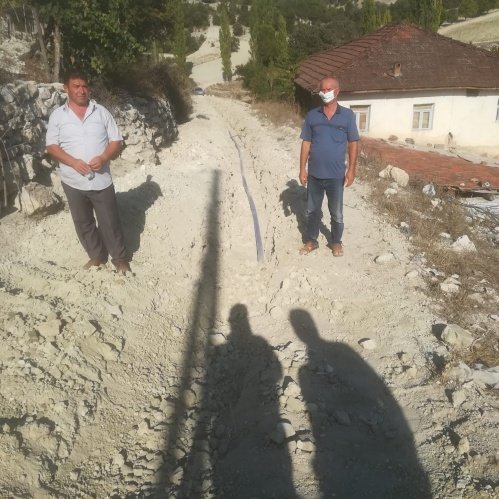“MASKİ’den Memnunum”
Gümele Mahalle Muhtarı Yunus Yılmaz, “Mahallemde su yetersizliği sorunu yaşanıyordu. MASKİ ekiplerine bildirdik. Hızlı bir şekilde müdahalede bulunuldu ve terfi hattı döşendi. Depo bağlantılarının yapılması ile yaşanan su sıkıntısı kalmayacak. Emeği geçen herkese teşekkür ediyorum” dedi.