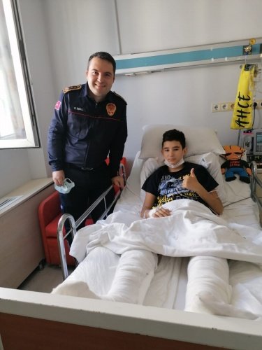 Geçtiğimiz Ekim ayında merkez üssü İzmir'in Seferihisar ilçesi olan 6,6 büyüklüğündeki depremin ardından Manisa Büyükşehir Belediyesi İtfaiye Dairesi Başkanlığı, Başkan Cengiz Ergün'ün talimatlarıyla hemen İzmir'e giderek arama kurtarma çalışmalarına dahil oldu.