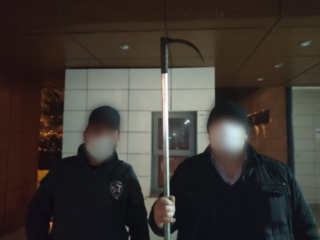 Manisa Büyükşehir Belediyesi Atatürk Kent Parkı’na, sabaha karşı yapılan hırsızlık teşebbüsü, parkta görev yapan güvenlik görevlilerinin müdahalesiyle önlendi. Manisa Büyükşehir Belediyesi Zabıta Dairesi Başkanı Mustafa Duman, kamu malını çalmaya teşebbüs eden kişiler hakkında, yasal işlem başlatıldığını bildirildi.