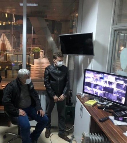 2 Ocak sabahı saat 05.00 sıralarında, 3 kişi ellerinde kesici aletlerle Atatürk Kent Parkı’na girmek istedi.