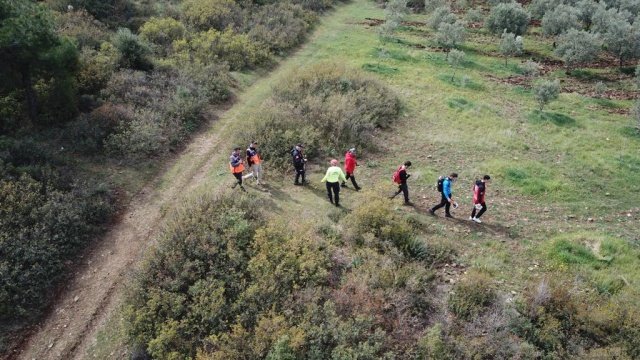 Akhisar İlçesi Sarıçalı Mahallesi'nde ikamet eden ve Alzheımer hastası olduğu bilinen vatandaşımız Mehmet Vural (75) kaybolmuştur. 14.03 2022 Perşembe günü Jandarma ve AFAD ekipleri tarafından sürdürülen aramalar, köpekli arama, Aydın'dan insansız hava aracı getirilerek yapılan termal kamera ile arama gece 03.00 a kadar devam etmiş ancak sonuç alınamamıştır.15.04. 2022  saat 07.00 itibariyle aramalara yeniden başlanılmıştır.
Arama faaliyeti; 1 İHA, 3 drone, 2 köpekli arama ekibi,100 Jandarma, Manisa ve İzmir AFAD ekipleri, Anda, Akut, Mat  ve AFAD gönüllülerinden oluşan 150 kişi ile sürdürülmektedir.