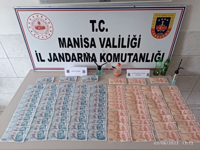 Parada Sahtecilik, Uyuşturucu Madde Kullanmak

Manisa İli Akhisar İlçesinde 03 Haziran 2023 günü saat 11:00 sıralarında İl Jandarma Komutanlığı KOM Şube Müdürlüğü ve Akhisar İlçe J.K.lığı ekiplerince müşterek  yapılan faaliyet neticesinde;

- (17.500) TL sahte para,
-(6) adet uyuşturucu madde  kullanma aparatı ele geçirilmiştir. Şüpheli B.Y. yakalanarak gözaltına alınmış olup, olayla ilgili adlî işlemlere başlanmıştır.