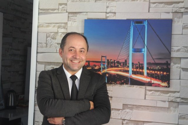 Taş sözlerini şöyle sürdürdü “Lösemili Çocuklara” umut olsun diye, Lösemili çocukların tedavisi için bağışlayacağız. Biz sanata gönül veren insanlar olarak, böyle hassas konularda topluma öncülük etmeliyiz” diye konuştu…