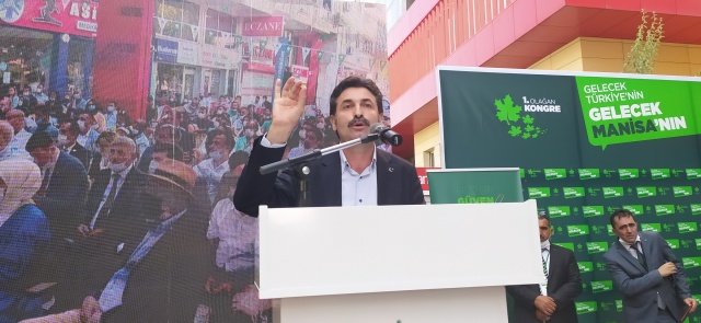 AMACIMIZ TÜRKİYE’Yİ ÖZGÜR VE ZENGİN KILMAK
Siyasi partilerin araç, gerçek amacın Türkiye’nin zenginliği ve özgürlüğü ile insanların mutluluğu olduğunu kaydeden Gelecek Partisi Genel Başkan Yardımcısı Doç. Dr. Selçuk Özdağ, “Türkiye’de maalesef iktidara gelinceye kadar siyasi parti başkanları çok demokrat görünüyorlar ne var ki iktidara geldikten sonra da tabulaşmaya başlıyorlar. Türkiye’de bir türlü kalıcı sistem kuramadık, bunda darbelerin büyük payı var. Ama siyasi parti liderlerinin ve partileri yönetenlerin de ciddi veballeri var. Demokrat Parti CHP kavgası Türkiye’ye ciddi bedeller ödetti. Kamplaştık ve kutuplaştık. Oysa ki millet o an hangi partiye destek veriyorsa sandık kazanmalı, Türkiye hep var olmalı, siyaset teamüller zinciri olarak devam etmeli, millet iradesinin üzerinde irade yoktur. Milletin git dediğine kimse gel diyemez. Saadet Partisi Genel Başkanı Sayın temel Karamollaoğlu’nun iyi niyetinden kuşkum yok, bir tehlikeye dikkat çekmiş olabilir, Sayın Karamollaoğlu konuşmasında iktidarı kastederek, “Bunlar gitmek istemiyorlar, belki de seçim yapmayacaklar” dedi. Sayın Karamollaoğlu’nu sever ve sayarım değerli bir siyasetçi zamanında da değerli bir Belediye Başkanıydı şimdi de partisinin Genel Başkanı duruşu olan bir siyasetçi ama bu sözü doğru değil. Bu düşüncesine katılmıyorum. Çünkü 1946’da, 1950’de, 1957’de, 1999’da, 2002’de olduğu gibi sandık mutlak önümüze gelecek. Sandıkla gelenler sandıkla gidecekler. Milletin “Git” dediğini kimse durduramayacak” diye konuştu.