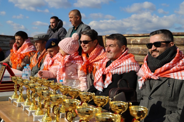 Programı, Saruhanlı Kaymakamı Murat Acar, Belediye Başkanı Ekrem Cıllı, İlçe Jandarma Komutanı Aykut Kurban, AK Parti İlçe Başkanı Şerif Eroğlu, Muhtarlar ve yüzlerce vatandaş ilgiyle takip etti.