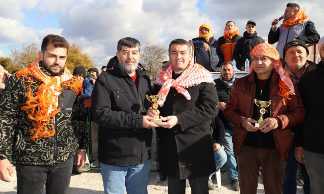 Saruhanlı Belediyesinin himayesinde Saruhanlı Devecilik Kültürü ve Deve Güreşleri Derneği tarafından Adiloba mahallesinde bu yıl birincisi düzenlenen "Saruhanlı Deve Güreşleri Festivali" büyük ilgi gördü.
