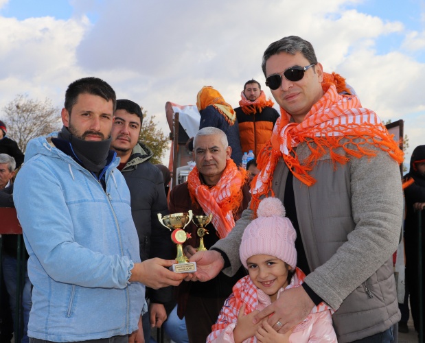 Saruhanlı Devecilik Kültürü ve Deve Güreşleri Derneği Başkanımız Seyfettin Yılmaz, da bu yıl ilki gerçekleştirilen deve güreşlerini geleneksel hale getireceklerini söyleyerek, programın düzenlemesinde sağladığı katkılardan dolayı Başkan Cıllı'ya teşekkür etti.