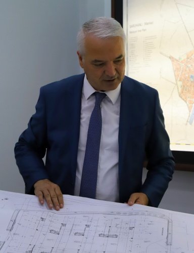 Bu kapsamda atıl haldeki eski parkı yıkıp, yerine modern bir park inşa ettiklerini ve eski adı Yahya Gür olan parkın ismini de Belediye Meclisi kararıyla "Bülent Ecevit parkı" olarak değiştirdiklerini ifade eden Bilgin, şunları kaydetti;