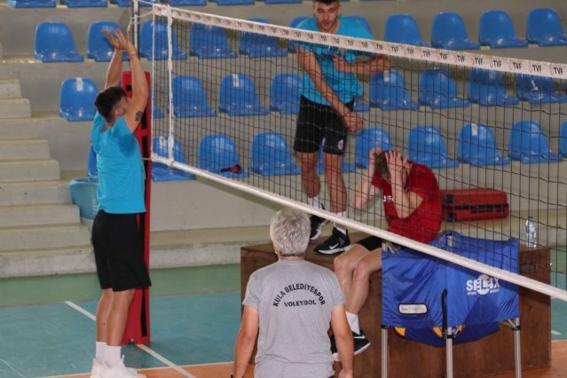 Kulüp Başkanı Yılmaz;” Takımımıza Başarılar Diliyorum”
Başkan Yılmaz, “Öncelikle 2020-21 voleybol sezonunu, kazasız belasız bir şekilde tamamlamayı diliyorum.  Uzun ve zorlu bir maraton bizleri bekliyor. Rakiplerimiz güçlü, biz de kadromuzu yapılandırarak güçlendirdik. Bu sezon da en iyi şekilde mücadele ederek istediğimiz hedefi yakalayarak sezonu tamamlamayı hedefliyoruz. Yeni sezonun hayırlı olmasını temenni ediyoruz” ifadelerini kullandı.
