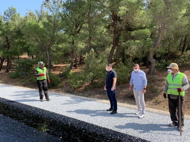 Çalışmalar hakkında bilgi veren Manisa Büyükşehir Belediyesi Yol Yapım ve Onarım Dairesi Başkanı Kurtuluş Kuruçay, “Manisa Büyükşehir Belediye Başkanımız Cengiz Ergün’ün talimatları doğrultusunda, il genelinde yol yapım çalışmalarımıza devam ediyoruz. Bu kapsamda Kırkağaç ilçemizde 32 kilometrelik grup yolunda asfalt çalışmalarımızı sürdürüyoruz. Ekiplerimizin özverili çalışmasıyla, mevsim şartları el verdiği ölçüde yol yapım çalışmalarımıza devam edeceğiz” dedi.