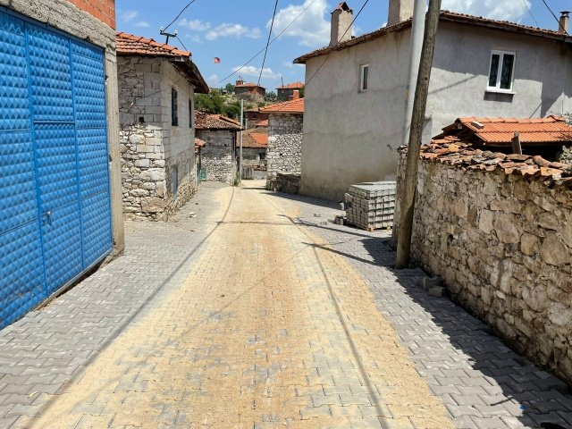 "Önümüzdeki 50 yıl garanti altına aldık"
Mahalle Muhtarı Ali Çiftçi, "Mahallemizdeki dere ile ilgili sorunlar yaşanıyordu. MASKİ ekiplerine bildirdik. Gerekli incelemenin ardından büyük bir çalışma yapıldı.  Önümüzdeki 50 yılımızı garantiye alacak bir çalışma yapıldı. MASKİ ile artık çok rahatız. Hizmet denildiği zaman tek aklımıza gelen Cengiz Başkanımız başta olmak üzere emeği geçen herkesten Allah razı olsun. Şahsım ve mahalle sakinlerim adına herkese teşekkür ediyorum" dedi.