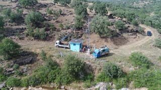 Atıksu arıtma tesisi ve altyapı projesi ilçenin çehresini değiştirecek
Daha sağlıklı bir Manisa inşa etmek için durmaksızın proje ürettiklerini ve projeleri de başarılı bir şekilde uyguladıklarını belirten Başkan Ergün, “Köprübaşı ilçemize yapacağımız yatırımlar için İller Bankası’ndan 100 Milyon liralık kredi talebinde bulunduk. Proje kapsamında ilçe merkezine Atıksu Arıtma Tesisi kazandıracağız. İlçe merkezinin içme suyu yağmur suyu ve kanalizasyon hattını da yenileyeceğiz. Borlu Mahallesinde yapılacak olan altyapı çalışması da kredi kapsamındadır. Hemşerilerimizin refah seviyesi yükselmiş bir Manisa’da yaşaması için çalışıyoruz” dedi.