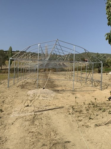 En kısa sürede Köprübaşı ilçemize kazandıracağımız seraları üretim zamanına yetiştirmeyi hedefliyoruz. 1. ve 2. etap sera projemizde toplam 13 adet sera desteği verdiğimiz Köprübaşı ilçemize bu yıl 7 adet sera desteği vermekteyiz. Diğer taraftan Demirci ve Kırkağaç ilçelerinde toplam 39 adet temel ankraj çalışmaları da tamamlandı. Konstrüksiyon montaj çalışmaları en yakın zamanda başlayacak. Seraların anahtar teslimleri tamamlanarak üreticilere teslim edilip üretime başlanması planlanmaktadır.