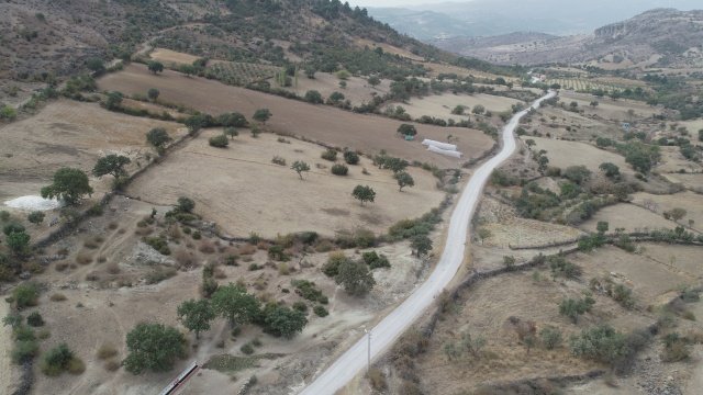 Yapılan yol çalışmasıyla birlikte mahalle sakinleri konforlu ve güvenli bir ulaşıma kavuştu. Sayık Mahalle Muhtarı Fazlı Gökgöz de çalışmalardan duyduğu memnuniyeti dile getirdi. Sayık mahallesine ziyarete gelen Genel Sekreter Yardımcısı Ali Öztozlu ile Yol Yapım ve Onarım Daire Başkanı Kurtuluş Kuruçay'a teşekkür eden Muhtar Fazlı Gökgöz, "Benim yolum ana yoldan mahalle gelen yol en son 1994 yılında asfaltlandı. Mahallem ile Köylüce arasındaki 4 kilometrelik yol da 1975 yılında açılıp hiç asfalt yüzü görmemiş yoldu