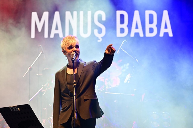 Kula’nın düşman işgalinden kurtuluşunun 102’inci yıl dönümü kutlamaları Manuş Baba’nın verdiği konser ile taçlandı. Manisa Büyükşehir Belediyesi tarafından düzenlenen konsere Kulalılar büyük ilgi gösterdi.
