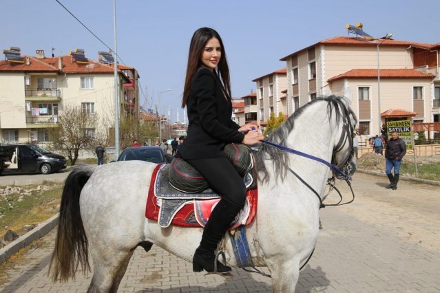 Karaca'yı birlikte çalışmaya ikna edemeyen Isabella'nın aldığı red cevabından sonra Karaca laboratuvarda alıkonulur. Bir süre sonra Karaca'nın çalışmalarını nükleer silah projesinde kullanabilmesi için  Mihael Mark'ın ürettiği hidrojen tüplerine ihtiyacı olduğunu öğrenen Isabella, Mihael Mark'ın getirilmesi talimatını verir.

 

Ancak Mihael Mark'ın helikopterinin Moskova İstanbul yolculuğu sırasında Azerbaycan Karabağ bölgesinde düşmesi ve Mihael'in Ermeni çetelerinin eline düşmesiyle işler karışır.
