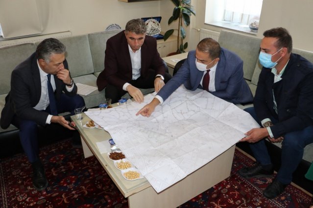 MASKİ Genel Müdürü Burak Aslay, Kula Belediye Başkanı Hüseyin Tosun’u makamında ziyaret ederek, ilçede yapılması planlanan çalışmalarla ilgili görüştü.