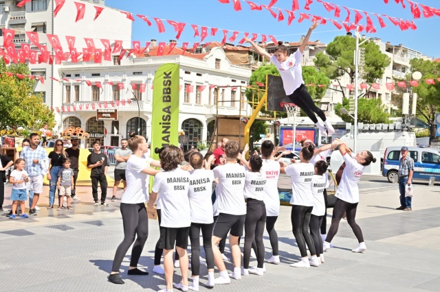 Düzenlenen etkinliklerde, bando, karnaval, bisiklet, jonglör, yüz boyama, mini disko, mini sirk gösterileri yapıldı.