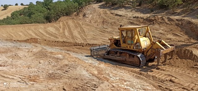 Manisa Büyükşehir Belediyesi, Gördes ilçesi Korubaşı Mahallesinde yeni Hayvan İçme Suyu (HİS) Göleti yapım çalışmalarına başladı. Kırsal Hizmetler Dairesi Başkanlığı tarafından gerçekleştirilen çalışmalar tamamlandığında yaklaşık 1500 adet besi hayvanı göletten faydalanacak.
