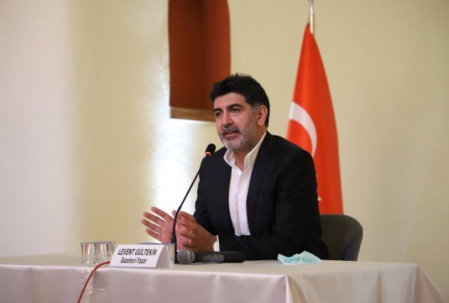 Turgutlu Belediyesi, Bağ Bozumu ve Kurtuluş Şenliklerinin dördüncü gününde Levent Gültekin’i okurları ve izleyenleri ile buluşturdu. “En Güçlü Kim?” Sokak Tiyatrosu oyuncuları ise Avşar ve Derbent Mahallerinde çocukların yüzünü güldürdü.
