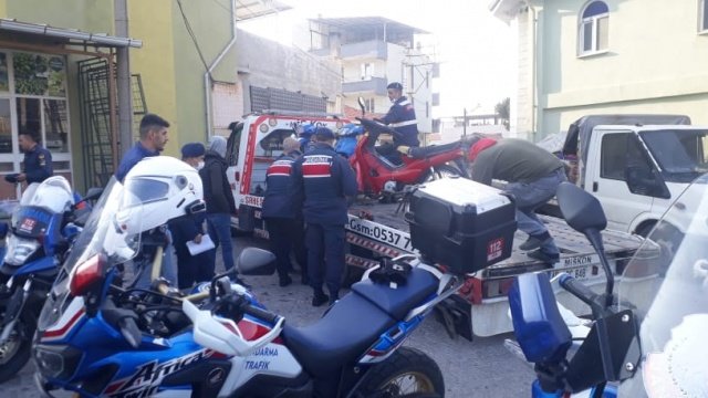 Manisa İl Jandarma Komutanlığı sorumluluk alanında meydana gelen motosiklet ve motorlu bisikletlerin karışmış olduğu ölümlü ve yaralanmalı trafik kazalarında artış olduğunun tespit edilmesi üzerine, bu konuda farkındalığı artırmak,  meydana gelen motosiklet kazalarını azaltmak ve vatandaşlarımızı bilgilendirmek maksadıyla
Manisa İl Jandarma Komutanı Tuğgeneral Selçuk YILDIRIM'ın talimatıyla, Manisa ilçelerinde motosiklet ve motorlu bisikletlere yönelik özel denetim ve bilgilendirme faaliyetleri yapacak özel ekip oluşturulmuştur.