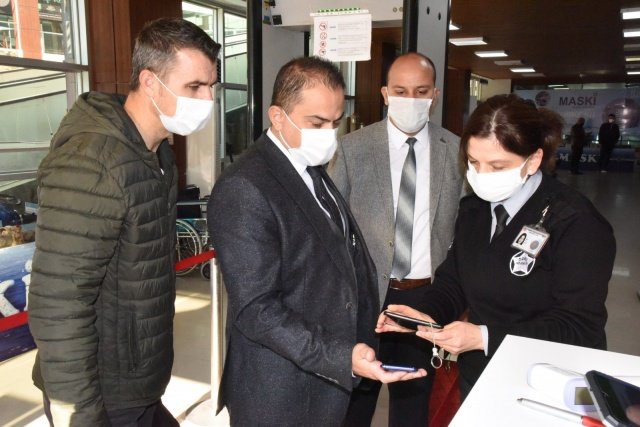 Manisa Valiliği İl Umumi Hıfzısıhha Kurulunun 13 Kasım 2020 tarihli kararı gereği tüm kamu kurum ve kuruluşlarına girişlerde HES kodu uygulaması zorunlu hale getirildi. Genelge kapsamında MASKİ Genel Müdürlüğünde de girişler, HES kodu uygulaması ile yapılmaya başlandı.