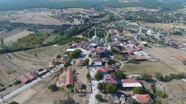 MASKİ Demirci’ye 42 Milyon TL Yatırım Yaptı
MASKİ Genel Müdürlüğü, uzak yakın demeksizin hizmetlerine devam ederken Demirci ilçesinde de önemli yatırımlara hayat verdi. Demirci’de 42 milyon TL yatırım yapan MASKİ, SUKAP Projesi kapsamında ilçe merkezinde atıksu arıtma tesisi, 85 kilometre içme suyu ve 80 kilometre kanalizasyon hattı döşeme çalışması gerçekleştirecek. Manisa Büyükşehir Belediye Başkanı Cengiz Ergün de, “Yaptıklarımız ve yapacaklarımız ortada. Projelerimiz ile hemşerilerimizin yüzünü güldürmeye devam edeceğiz” dedi.