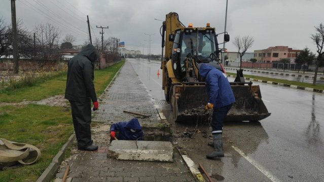MASKİ, Yağmura Karşı Teyakkuz Halinde
MASKİ Genel Müdürlüğü, il genelinde etkisini gösteren yağışta yaşanabilecek tüm olumsuzluklara karşı sahadaki yoğun mesaisine devam ediyor. Yapılan açıklamada vatandaşların mağduriyet yaşamaması amacıyla tüm ekiplerin teyakkuz halinde olduğu belirtildi.