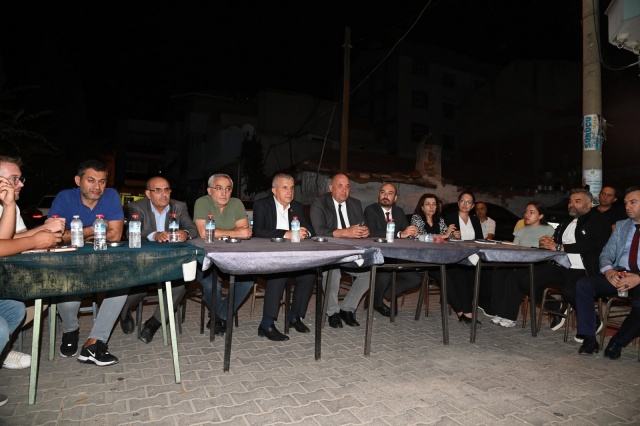 MASKİ Genel Müdürü Talat Postacı, Turgutlu ilçesine bağlı Selvilitepe Mahallesinde yaşanan altyapı sıkıntıları ile ilgili bölge sakinlerinin bilgilendirilmesi için bir toplantı düzenledi. Toplantıda sorunların giderilmesi için yapılan çalışmalar anlatıldı.