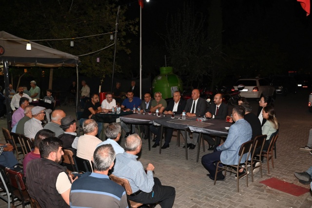 Çetin Akın, “Büyükşehir ve MASKİ ile birlikte daha güçlüyüz”
Genel Müdür Talat Postacı MASKİ Daire Başkanları ile Turgutlu Belediye Başkanı Çetin Akın’ı da ziyaret ederek, hizmet ve yatırımlara ilişkin görüş alışverişinde bulundu. Ziyaretten duyduğu memnuniyeti dile getiren Turgutlu Belediye Başkanı Çetin Akın, Manisa Büyükşehir Belediyesi ve MASKİ Genel Müdürlüğü ile birlikte daha güçlü olduklarını belirterek, Turgutlu için canla başla çalışmaya devam edeceklerini belirtti.