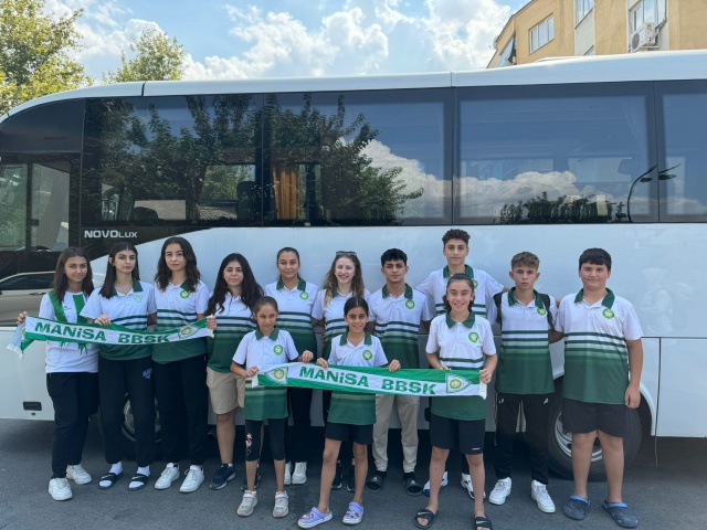 Manisa BBSK, Türkiye Yıldızlar Karate Şampiyonası’nda
Manisa Büyükşehir Belediyespor Karate Takımı, geçtiğimiz aylarda vefat eden 8 yaşındaki  karate sporcusu Enes Gündaşlı anısına Isparta Işıkkent Spor Salonu’nda düzenlenen Türkiye Yıldızlar Takım Karate Şampiyonası’nda mücadele ediyor.