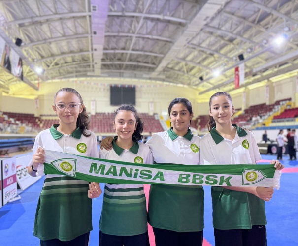 Manisa Büyükşehir Belediyespor Kulübü Karate takımı, Kocaeli Darıca’da düzenlenen Eray Şamdan Karate Eğitim Seminerine 15 sporcu ile katıldı.