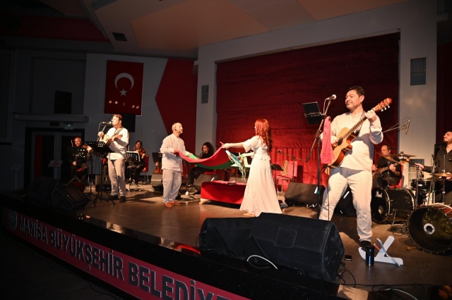 Manisa Büyükşehir Belediyesi, Nisan 2024’ten bu yana düzenlediği 260 etkinlikle kenti kültür, sanat ve sosyal projelerin merkezi haline getirerek binlerce kişiyi buluşturdu. Şehir genelinde düzenlenen etkinlikler arasında 1 uluslararası festival, 24 sergi, 9 panel, 51 konser, 18 tiyatro, 32 belirli gün haftalar etkinliği, 11 anma ve il kutlama programı, 11 masal okuma etkinliği, 1 fuar ve 65 çeşitli etkinlikler olmak üzere toplam 260 etkinlik ve program düzenlendi. Ayrıca, 37 sosyal sorumluluk projesiyle toplumsal fayda sağlayan çalışmalara imza atıldı.