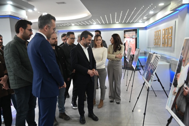 Manisa Büyükşehir Belediyesi, bu anlamlı sergiyle 8 Mart Dünya Emekçi Kadınlar Günü'nde kadınların sesine ve mücadelesine dikkat çekmeyi amaçladı.