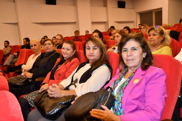 MASKİ İkiz Kuleleri Hizmet Binası Konferans Salonu’nda düzenlenen toplantıya Manisa Büyükşehir Belediyesi Genel Sekreteri Burak Deste, Genel Sekreter Yardımcısı Ali Kılıç, Manisa Büyükşehir Belediyesi Strateji Geliştirme Dairesi Başkanı Hale Evrim Akman’ın yanı sıra kamu kurumları, sivil toplum örgütleri, Manisa Celal Bayar Üniversitesi, Manisa, Yunusemre ve Şehzadeler Kent Konseyi ve mahalle muhtarlarıklarının temsilcileri katıldı. Toplantının açılış konuşmasında Türkiye Belediyeler Birliği Proje ve Finansman Birimi Uzmanı Nilüfer Sivrikaya ve Dışişleri Bakanlığı Avrupa Birliği Başkanlığı AB Uzmanı Kayhan Özüm, projenin detayları ve sivil katılımın önemine ilişkin konuşmalar gerçekleştirdi.