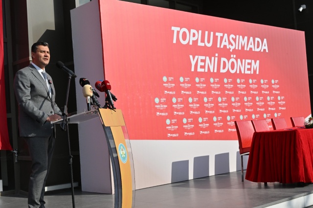 Manisa’da toplu ulaşımda vatandaşlara kaliteli, güvenli ve konforlu ulaşım sağlama hedefiyle yepyeni bir dönem başladı. 
“8 yıldır çektiğimiz çileyi geride bırakıyoruz.” 
“Haftada 2 gün çalışıyorduk, artık her gün çalışacağız.” 
“Bugünleri göreceğimizi tahmin etmiyordum.” 
Bu sözler, Manisa’da toplu ulaşımda yeni dönemin habercisi. Kooperatif başkanları, önceki dönem yaşadıkları sorunları bu sözlerle açıkladı.