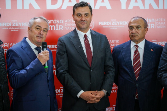 “Birçok projeye imza atacağız”
Manisa Seyahat Yönetim Kurulu Başkanı Levent Zibeller ise Başkan Zeyrek ile bir araya geldiklerini ve projeler ürettiklerini söyledi. Zibeller, “Bu projenin birinci ayağı. Çok farklı projelerde Büyükşehir ve Manisa Seyahat el ele vermek üzere çok güzel projelere imza atacağız” dedi. 

Törenin ardından Büyükşehir Belediye Başkanı Ferdi Zeyrek, Manisa – İzmir seferini yapan otobüse binerek yolcularla da sohbet etti. Yolcular, indirimden duydukları memnuniyeti dile getirerek Zeyrek’e teşekkür etti.