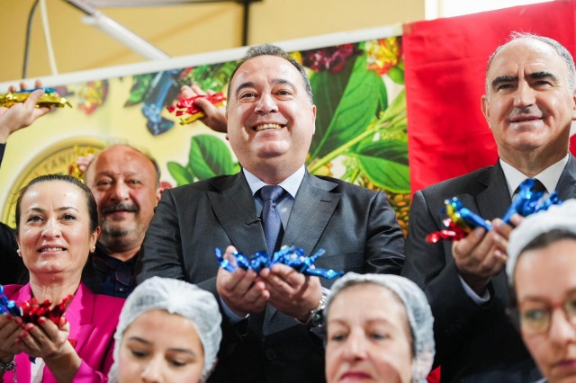 Bu yıl 21-26 Nisan tarihleri arasında düzenlenen 486. Uluslararası Manisa Mesir Macunu Festivali, Manisa’yı hem Türkiye’nin hem de dünyanın ilgi odağı haline getirdi. Manisa Büyükşehir Belediye Başkanı Besim Dutlulu’nun “sanatla, gastronomiyle ve sporla harmanlanmış bir kültür festivali” vizyonuyla şekillenen organizasyon, on binlerce vatandaşı ortak bir coşkuda buluşturdu.