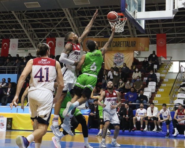 Manisa’nın Dev Adamlarından Mersin Deplasmanında Göz Dolduran Galibiyet

Manisa Büyükşehir Belediyespor Basketbol Takımı, Türkiye Basketbol Ligi’nde Mersin Büyükşehir Belediyespor’u 83-70 mağlup etti. Hava atışından itibaren oyuna ağırlığını koyan temsilcimizde Diante Watkins 27 sayısı ile yıldızlaşırken bu sezonki ilk dış saha galibiyetine imza atıldı.