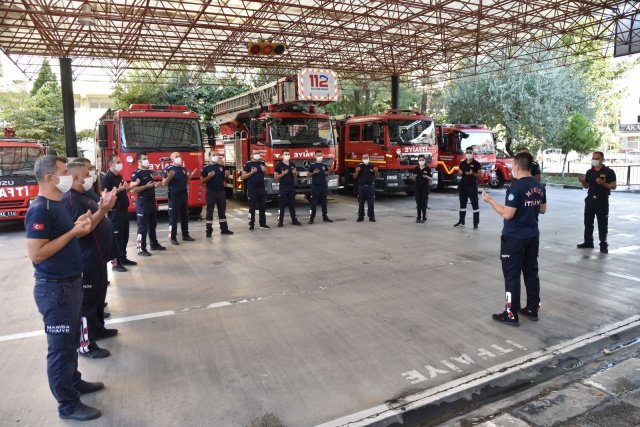 İtfaiye Dairesi Başkanı Gürhan İnal, itfaiye personelleri tarafından yapılan duanın geçmişten günümüze taşınarak geleneksel hale geldiğini belirterek, geleceğe taşımak için de her sabah dualarına devam edeceklerini söyledi. Edilen dualar ile herhangi bir olumsuzluğun yaşanmaması için ellerini semaya açtıklarını belirten İnal, personellerine çalışmalarında kolaylıklar ve başarı dileklerini iletti.