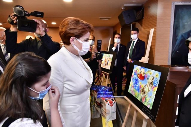 İYİ Parti Türk Dünyası ve Yurt Dışı Türkler Başkanlığı, Ezeli ve Ebedi Türk Yurdu olan Doğu Türkistan’ı nasıl bir gelecek beklediği ve yaşanan olayların hayallerini nasıl etkilediğini çocukların gözünden tespit etmek, Doğu Türkistan’da Çin’in yaptığı zulümlere dikkat çekmek ve toplama kamplarındaki insan hakları ihlallerine dair toplumsal farkındalık oluşturmak amacı ile Ödüllü Resim yarışması düzenlemişti.